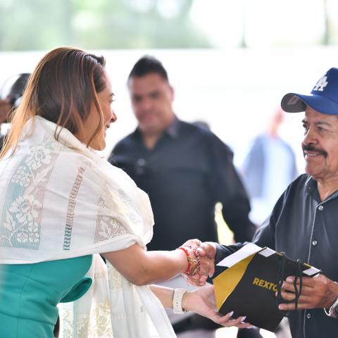 Entrega Tere Jiménez más de 200 aparatos auditivos y prótesis en Aguascalientes