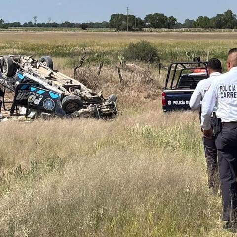 El saldo fue de dos oficiales lesionados y hospitalizados y dos civiles con golpes que no ameritaron traslado
