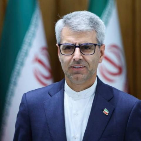 Irán niega pláticas con EU pese a anuncio de Trump y señala que sólo mantiene conversaciones con Omán