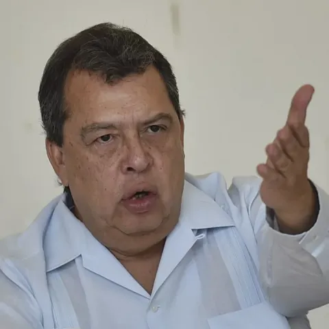 Sheinbaum rechaza tintes políticos en detención del exgobernador de Guerrero por caso Ayotzinapa