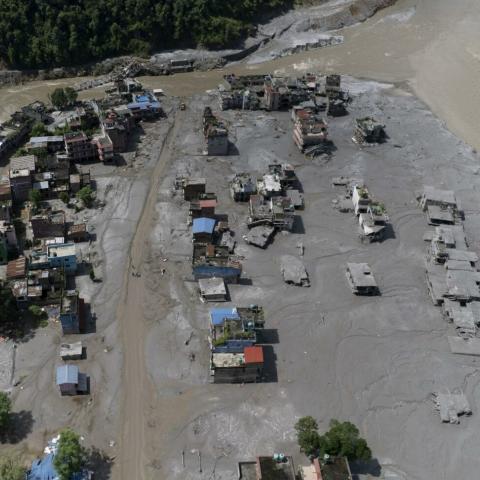 Inundaciones en Nepal dejan casi 400 muertos y mil 400 desaparecidos