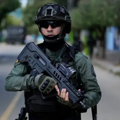 Colombia: grupo armado ataca con drones un cuartel militar