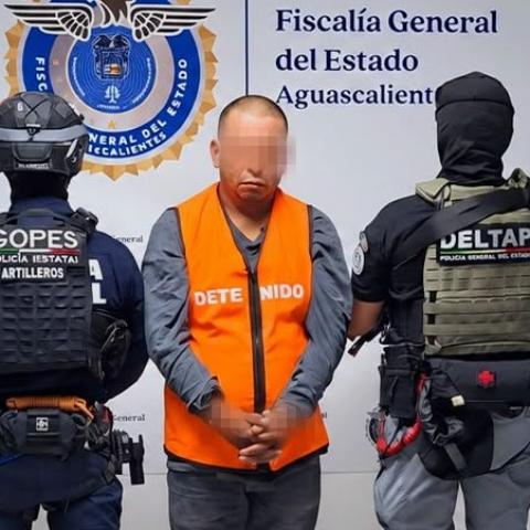 Al momento de su captura viajaba en una motocicleta y cargaba con 79 envoltorios de droga cristal