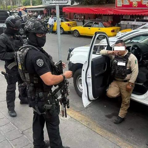 Condenan a 10 años de prisión a mujer y a dos policías de Jalisco