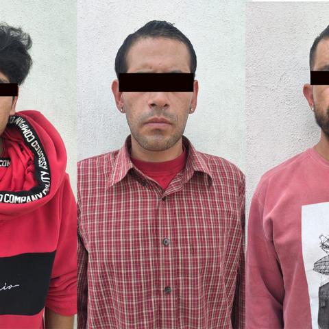 Una empleada alcanzó a señalar el automóvil en el que escapaban; policías fueron tras ellos y los detuvieron