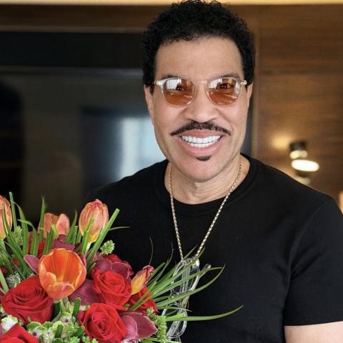 Dan de alta a Lionel Richie tras someterse a pruebas de corazón