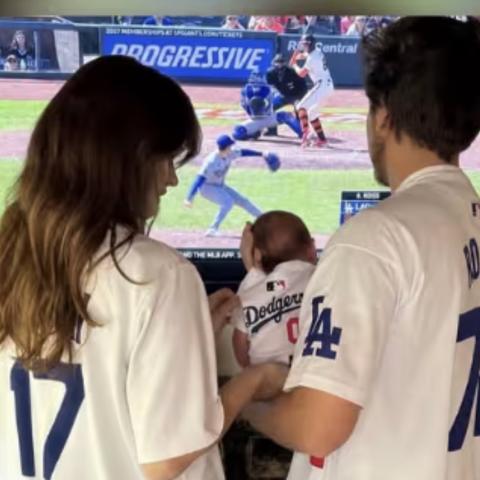Dylan Sprouse y Barbara Palvin se convierten en papás 