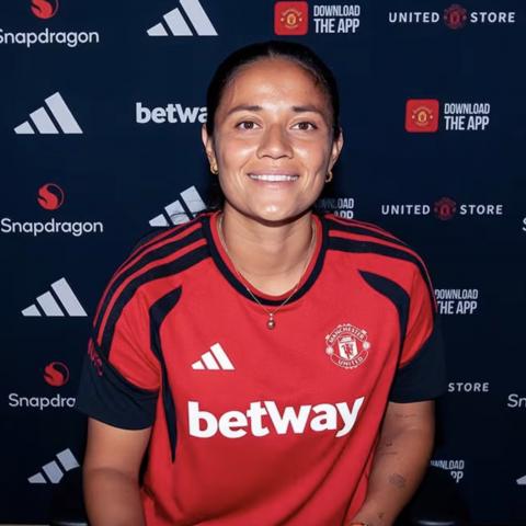 REBECA BERNAL MANCHESTER UNITED