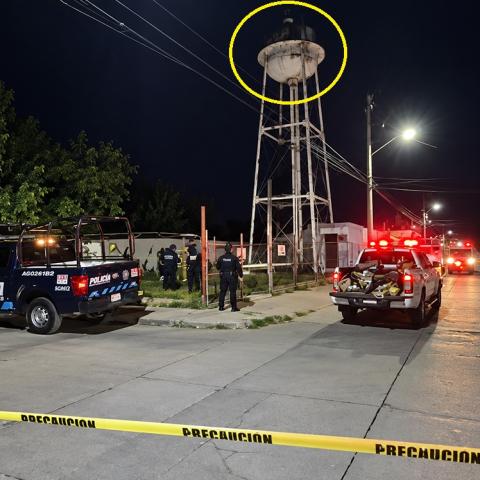 El hombre subió hasta lo más alto de un tanque de MIAA y se dejó caer al interior; bomberos tuvieron que bajar con cuerdas para rescatarlo