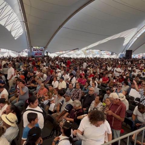 Sheinbaum anuncia apoyo para construcción de puente en Margaritas; jubilados, ambientalistas y habitantes de Asientos protestan durante su visita