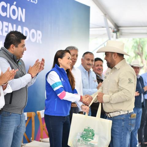 Pequeños productores de Aguascalientes reciben apoyo para proteger a su ganado del gusano barrenador