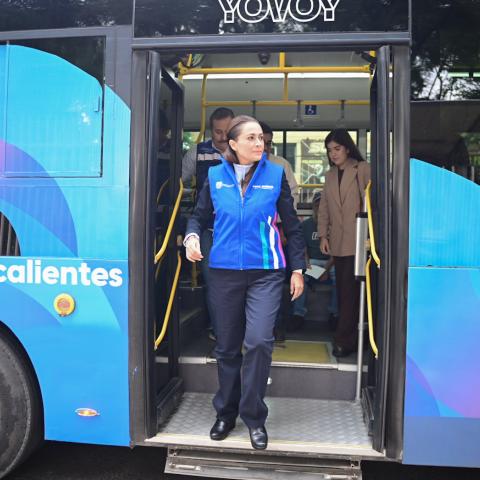 Tere Jiménez supervisa rutas y escucha a usuarios del YoVoy