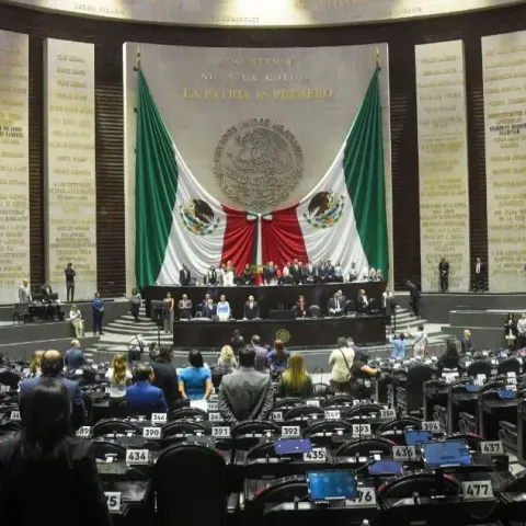 Aprueban en lo general la reforma contra la doble nacionalidad para candidaturas en México