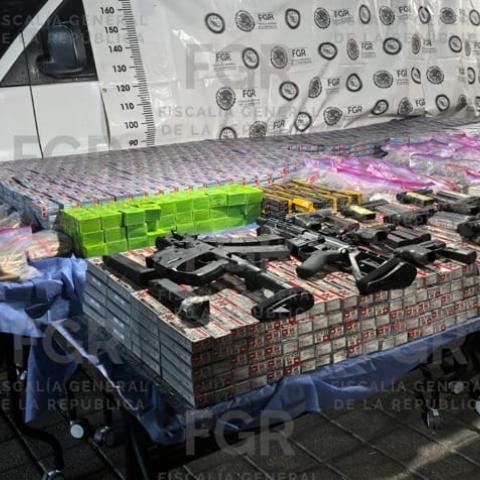 El cargamento salió de Chihuahua con destino a Jalisco dentro de un remolque para ganado; una puerta escondida entre la paja ocultaba además 11 armas de fuego