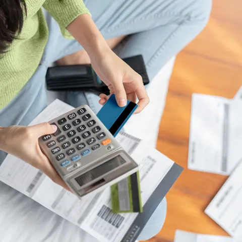 El endeudamiento frente al regreso a clases; advierten especialistas de impacto a economía familiar