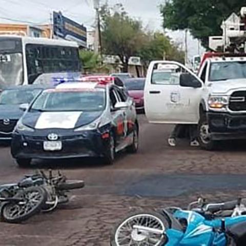 Ambos terminaron sobre el pavimento pero tras la valoración solo a la mujer la trasladaron a un hospital