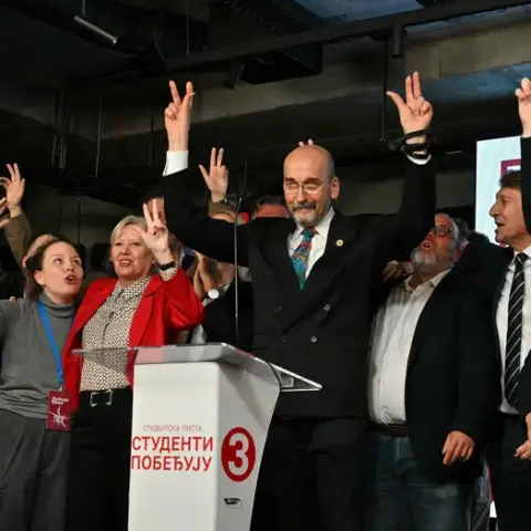 Movimiento estudiantil declara victoria electoral en Serbia