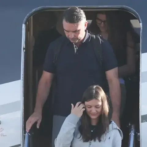 Flávio Bolsonaro aterriza en Miami, Florida, tras derrota electoral en Brasil