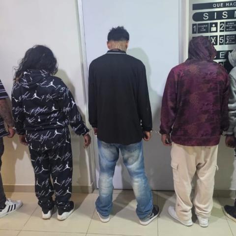 La Policía Estatal los localizó en Infonavit Morelos y descubrió que viajaban en una camioneta con placas sobrepuestas y reporte de robo