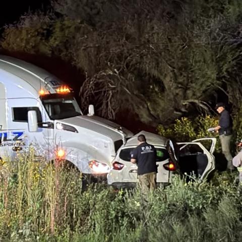 Tres mujeres y dos hombres perdieron la vida en el brutal choque provocado por un tráiler que primero impactó a la conductora de la motociclista