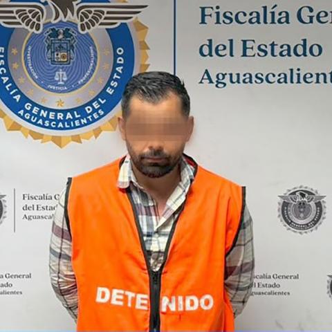 Recibía pagos de clientes para impuestos, honorarios y trámites notariales, pero se quedaba con el dinero