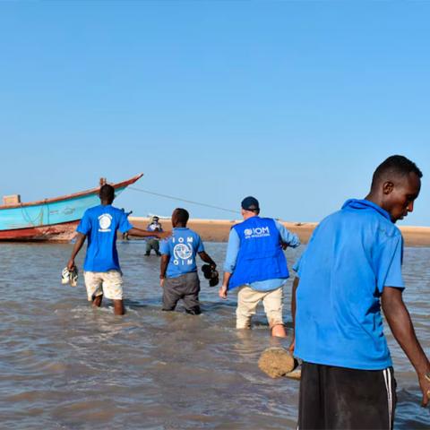 Mueren 139 migrantes tras naufragio frente a las costas de Yibuti