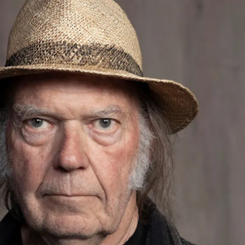 Neil Young demanda al equipo de Donald Trump por usar su canción sin autorización y exige 10 millones de dólares