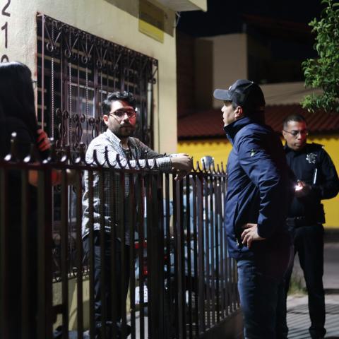 Visita Leo Montañez a vecinos de la Soberana Convención