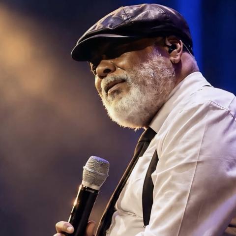 Informan sobre estado de salud de Francisco Céspedes tras sentirse mal durante un concierto