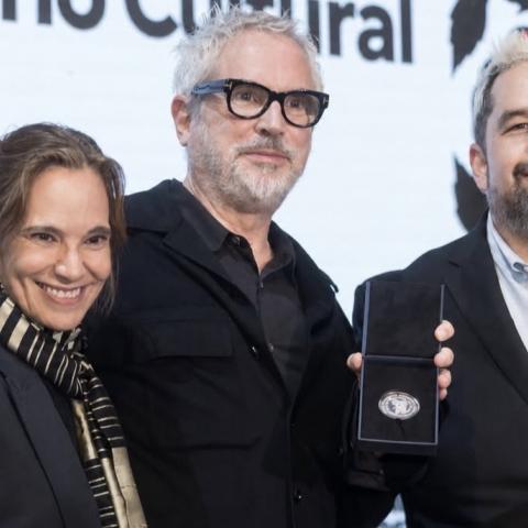 Alfonso Cuarón recibe la Medalla Filmoteca UNAM y celebra con un Goya