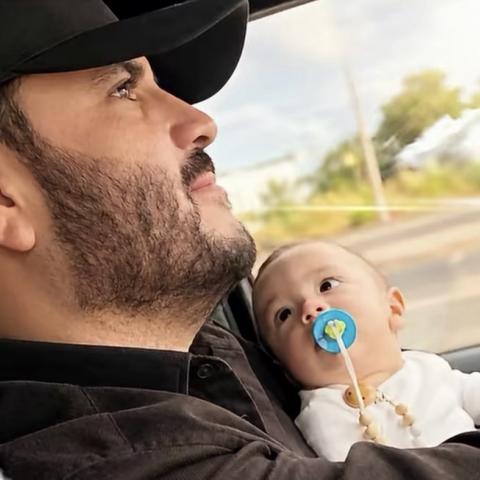 Alfredo Ríos “El Komander” enfrenta la muerte de su pequeño hijo 