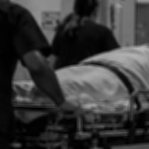Todavía con vida fue trasladado al Hospital Hidalgo en donde horas más tarde se reportó su deceso