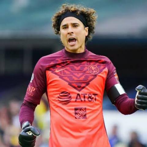 AMÉRICA HOMENAJE OCHOA