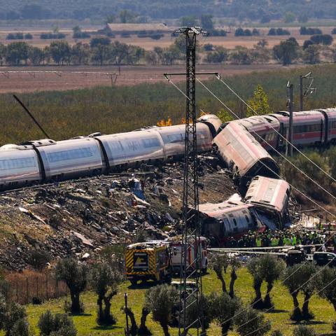 España: choque de trenes en Toledo deja al menos 64 personas muertas