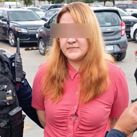 La víctima fue encontrada tirada con lesiones en la cabeza, rostro y cuello; las primeras investigaciones apuntan a que las involucradas ni siquiera se conocían