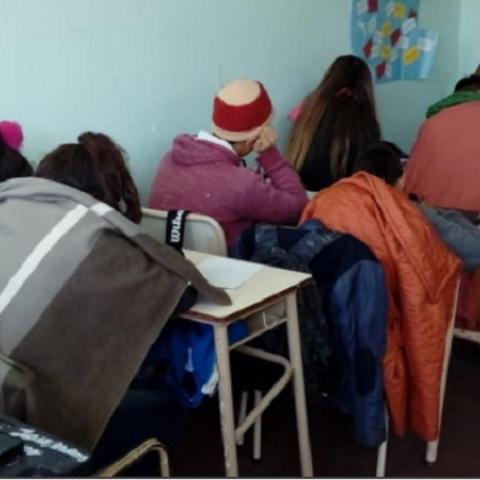 Analiza IEA autorización de uso de prendas adicionales a uniforme frente a descenso de temperaturas