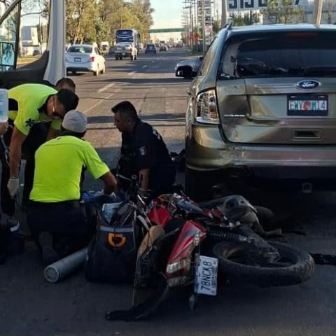 La imprudente maniobra ocurrió sobre Blvd a Zacatecas y la calle Luis Gil en el Desarrollo Especial Galerías