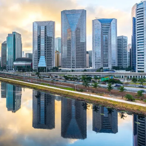 Brasil: bolsa de Sao Paulo, centro económico más importante del país, se desploma tras el triunfo de Lula 
