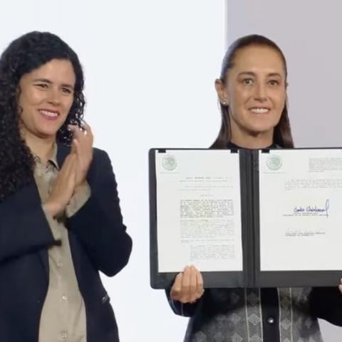 Sheinbaum firma decreto que prohibe la doble nacionalidad en candidaturas presidenciales y otras