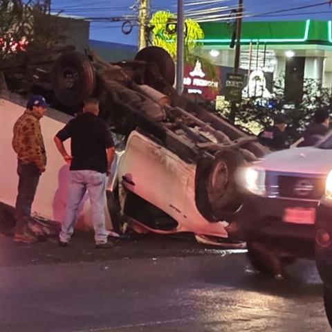 Un Chevy, una camioneta Toyota Hilux y una Volkswagen Caddy protagonizaron el percance durante las primeras horas de la mañana