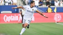 Chicharito anota doblete en empate ante Sporting KC