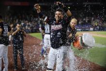 Walk off Sultanes