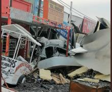 Tráiler se impacta contra zona comercial en Chihuahua; mueren nueve personas