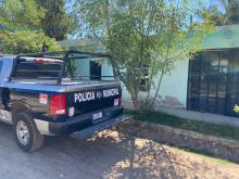 Le prendió fuego a su casa con su esposa e hijos adentro