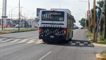 Rutas de camión cambian su recorrido por encontronazo entre pipa y tren