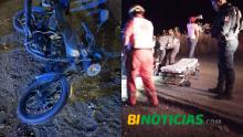 Motociclistas graves tras ser impactados por un auto 