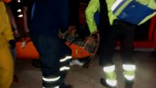 Rescatistas lo tuvieron que cargar por más de 4 km hasta llegar al sitio en donde estaba la ambulancia