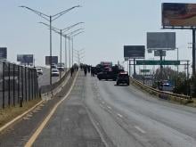 Abandonan una cabeza de puerco y una granada en puente vehicular de Nissan I