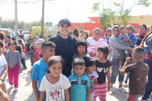 Policías estatales llevan alegría a niños de colonias populares