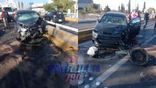 Accidente entre dos autos deja dos personas lesionadas 